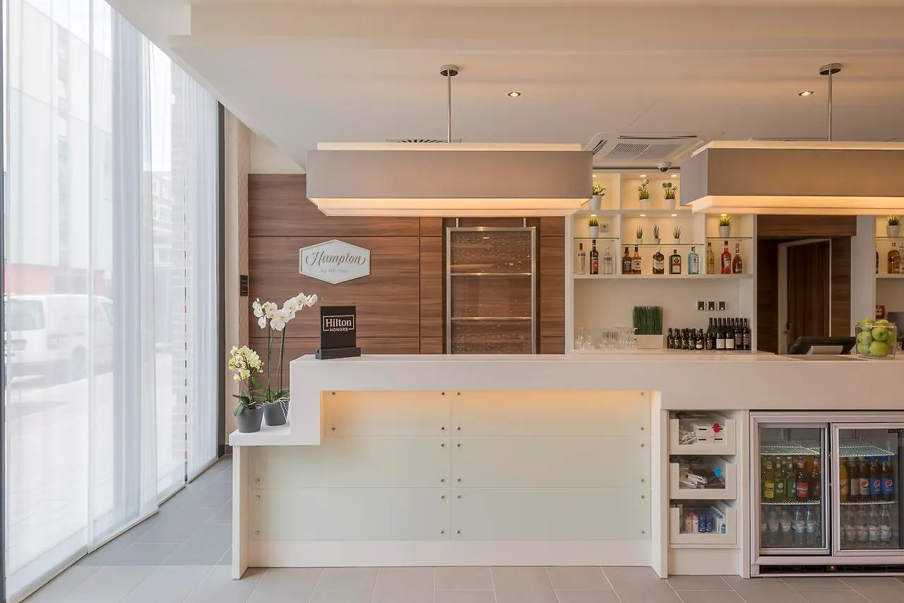 ホテル Hampton By Hilton Duesseldorf City Centre