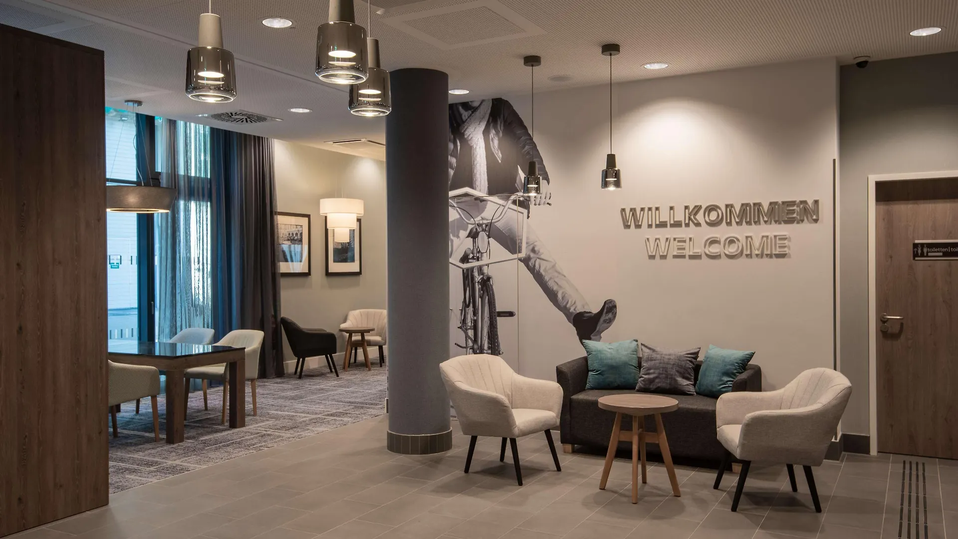 Hampton By Hilton Duesseldorf City Centre 3*, دوسلدورف